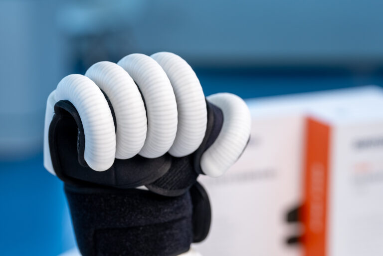 Comfortable wearing, Strong bi-direction driving force, Large flexion - extension angle 